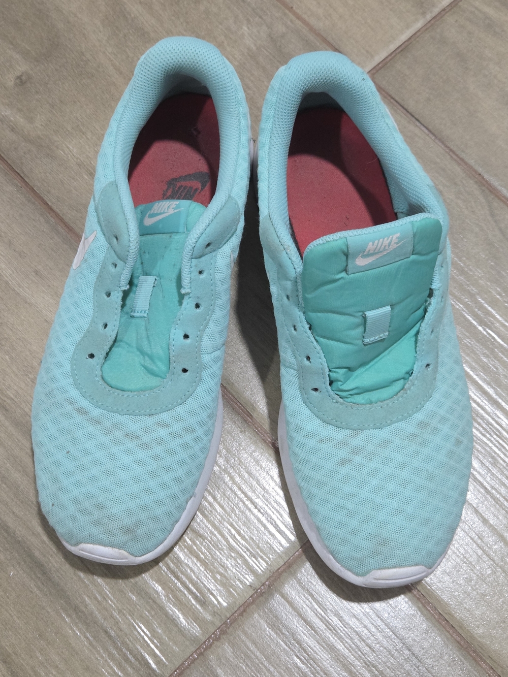 Nike Women’s Nike Tanjun Teal Athletic Sneakers